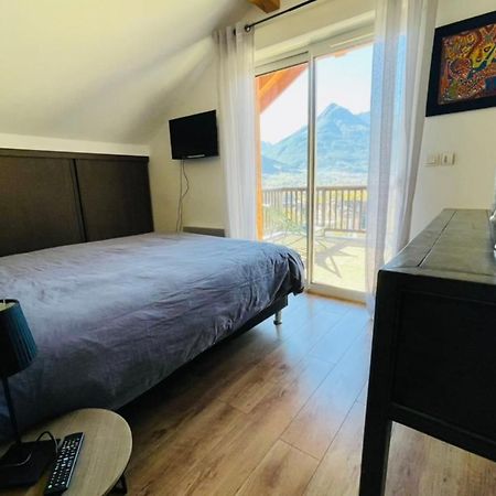 Ferienwohnung Large Chalet With Terrace And View In Briancon Exterior foto