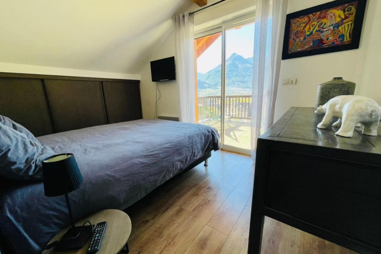 Ferienwohnung Large Chalet With Terrace And View In Briancon Exterior foto