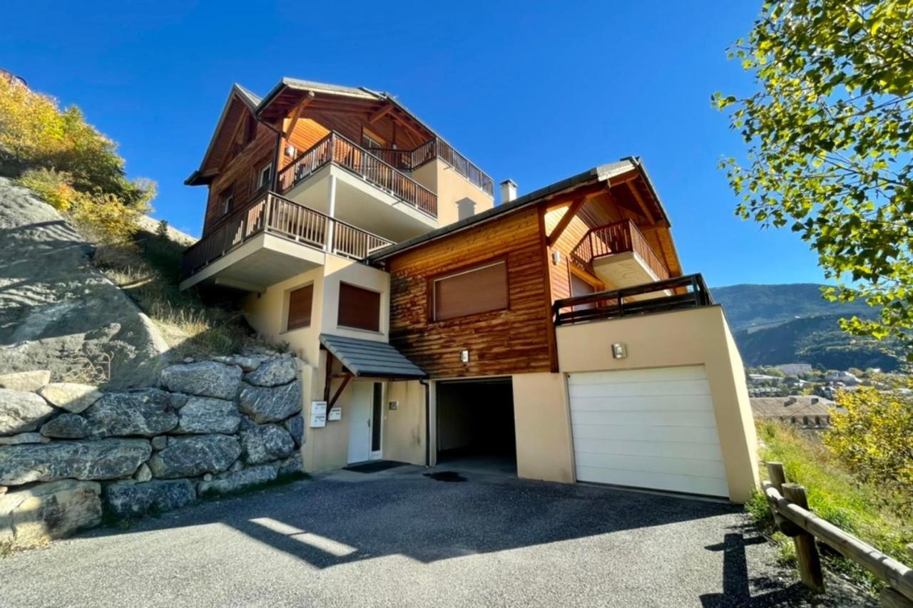 Ferienwohnung Large Chalet With Terrace And View In Briancon Exterior foto