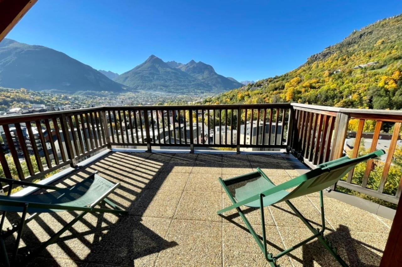 Ferienwohnung Large Chalet With Terrace And View In Briancon Exterior foto