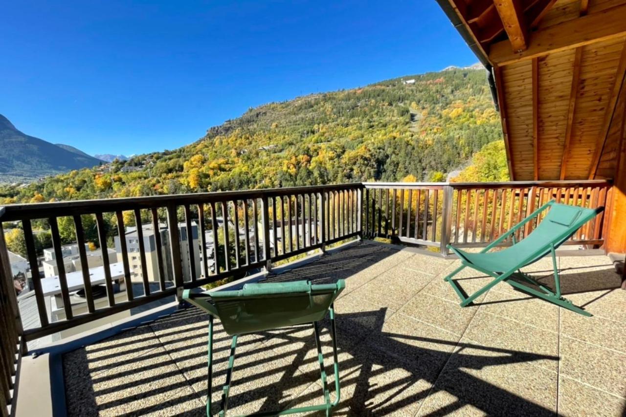 Ferienwohnung Large Chalet With Terrace And View In Briancon Exterior foto